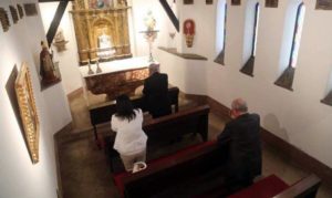 Críticas por imagen de PPK, Keiko Fujimori y Cipriani rezando juntos