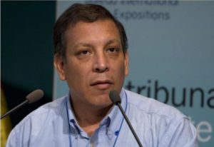 Marco Arana acusa a Verónika Mendoza de crear grupo parlamentario