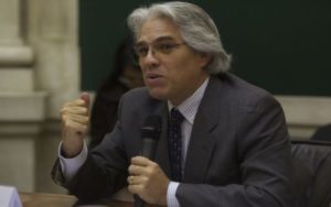 Comisión de Ética aprobó investigación contra Gino Costa