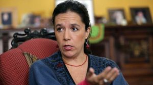 Marisa Glave se retiraria del Frente Amplio si Congreso convalida su reglamento