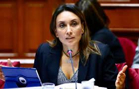 Patricia Donayre renunció a Peruanos por el Kambio