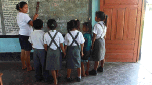 Ministerio de Educación señala que no es obligatorio el uso de faldas en colegios públicos