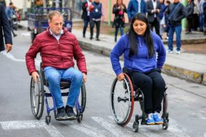 Jorge Muñoz acepta reto “Ponte en mi silla” de deportista parabadmintonista